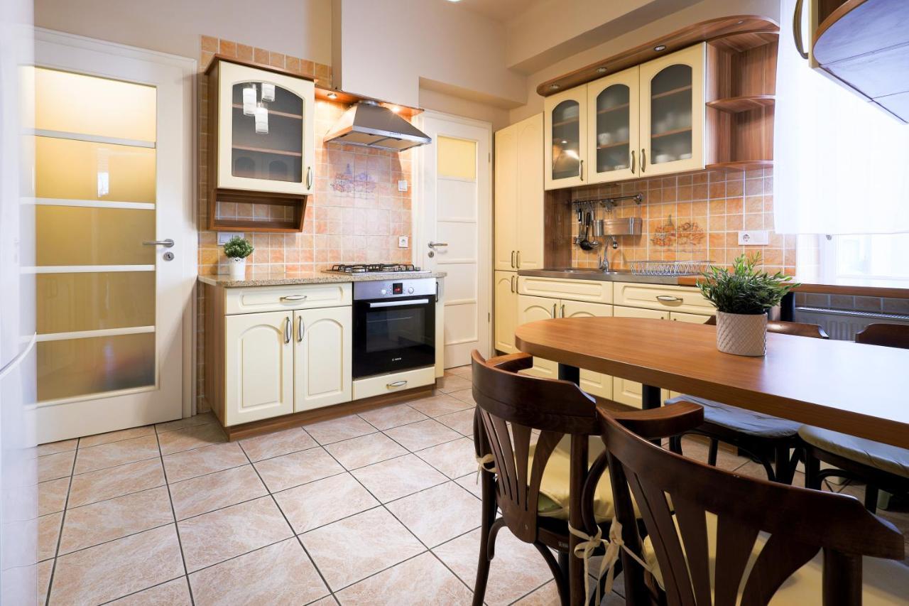 Downtown Vintage Home By Bella Budapest Esterno foto