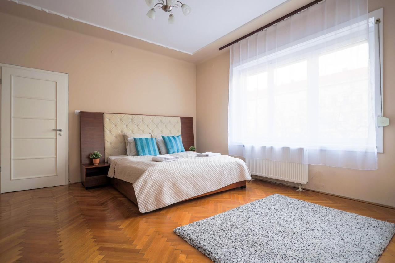 Downtown Vintage Home By Bella Budapest Esterno foto