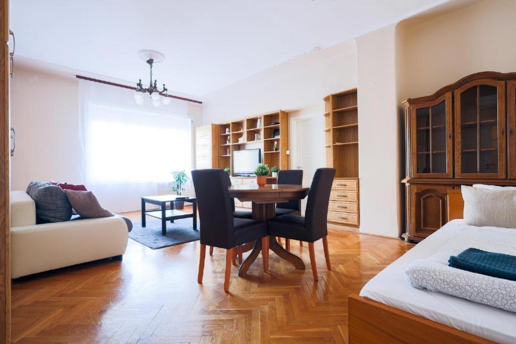 Downtown Vintage Home By Bella Budapest Esterno foto